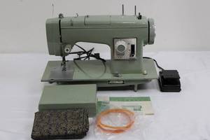 Kenmore Zig-Zag Sewing Machine Model 158.16520 with Attachments & Manual