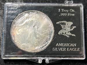 1994 AMERICAN SILVER EAGLE 1 TROY OZ .999 FINE SILVER IN CASE