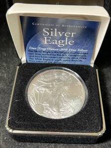 2011 AMERICAN SILVER EAGLE 1 TROY OZ .999 FINE SILVER IN BOX