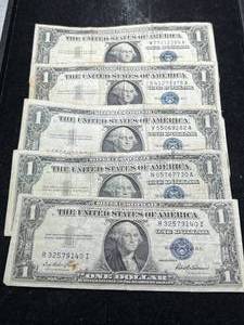 GROUP OF 5 US BLUE SEAL $1 SILVER CERTIFICATES