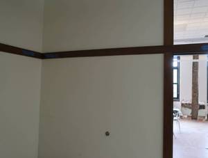 APPROX150 OF ANTIQUE TRIM BOARD IN HALLWAY. (START R 314)