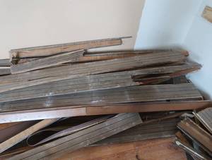 ROOM TRIM AND LG PILE OF TRIM  R322