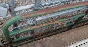 GREEN CATTLE GATE