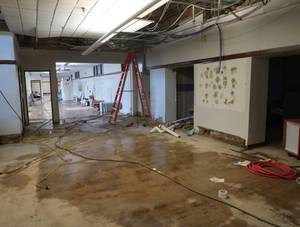 150 OF HALLWAY TRIM