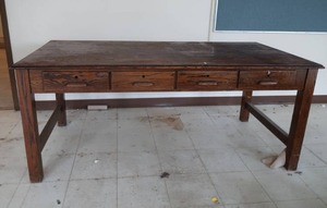GORGEOUS LARGE LIBRARY TABLE (R112)