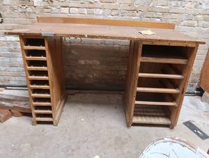 ANTIQUE WOODEN WORK BENCH