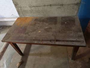 ANTIQUE WOODEN TABLE
