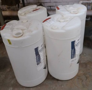 WHITE 15 GAL BARRELS