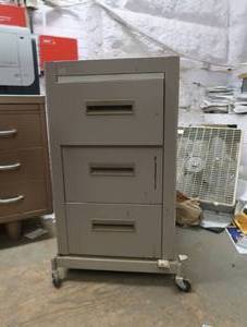 METAL FILE CABINET ON CASTERED BASE