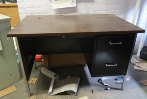 SMALL METAL DESK