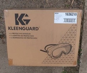 NIB SAFETY GOGGLES
