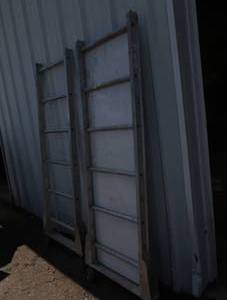 2 PIECES OF SCAFFOLD