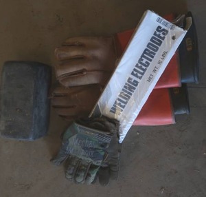 HEAVY DUTY GLOVES PLUS WELDING ROD