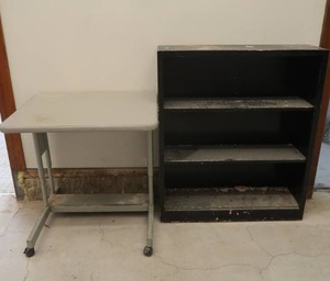 SMALL ROLLING TABLE  WOOD SHELF