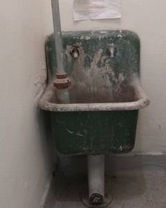 ANTIQUE CASTIRON SINK