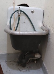 ANTIQUE CASTIRON SINK