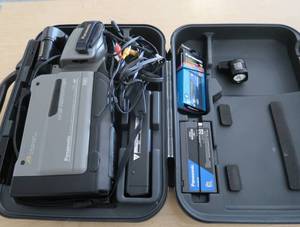 VINTAGE PANASONIC VHS MOVIE CAMERA