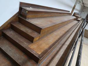 ANTIQUE BLEACHER