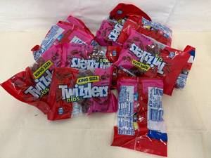 12x King Size Twizzler Nibs-Cherry