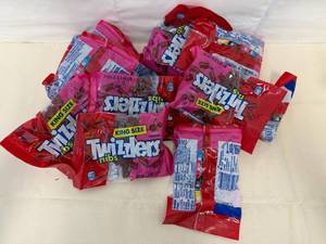 12x King Size Twizzler Nibs-Cherry