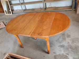 Early 20th Century Dining Room Table With 6 leafs   Huge Table for Family Gatherings