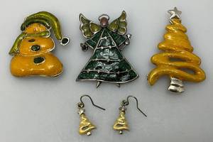 Vintage Christmas Tree Brooches And Earrings