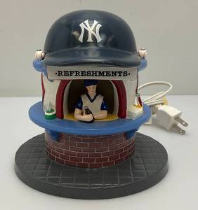 Vintage Department 56 New York Yankees Refreshments Stand (lights Up) 5 12 Tall