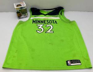 Minnesota #32 Karl-Anthony Towns Jersey (XXXL) And Funko Pop