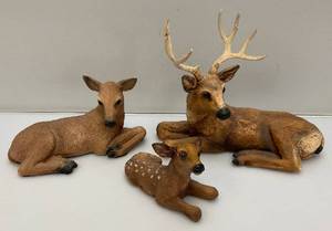 Vintage Deer Family Figurines Made In The USA 1 10 x 11 15 34 x 9 12 1 4 12 x 6 12 (Ear Repaired)