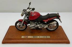 Miniature Die-Cast Maisto BMW Motorcycle With Stand 5 x 9