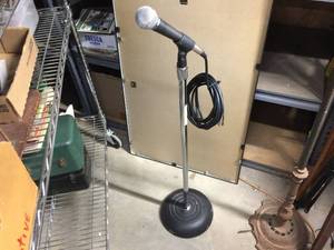 SHURE SM58 Microphone - Cable - Yorkville Stand