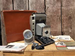 Vintage POLAROID 800 Land Camera - Case - Accessories