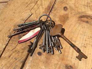 Group Antique SkeletonChurch Keys