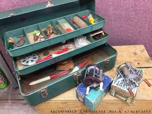 Vintage Tackle Box with lures  Pflueger SkilKast 1953  Ocean City 1591 Reels
