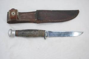 Vintage Fixed Blade Buck Knife 4.5 long with belt sheath