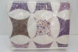 Queen Size Quilt. Appears New
