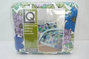Queen Size 4 Piece Bedding Set. New
