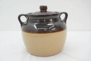 Vintage Monmouth Stoneware Pottery Bean Pot with Lid (chip in lid)