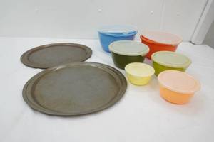 Pizza Pans & Vintage Food Storage Container Set (poly nesting bowls with lids)