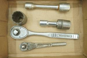 Hand Tools 2 Ratchets, Extensions, 3 sockets