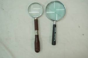 2 Magnifying Glasses