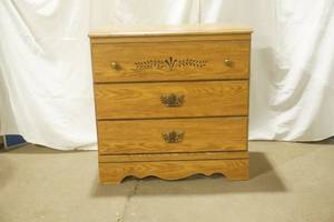 3 drawer dresser  cabinet 30Lx16.5Wx30H