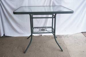 Glass Top high-top patio Table 32x 38x 33H