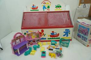 Storybook Kids Toy Storage Box and Bookshelf wChalkboard