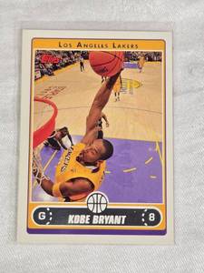 Kobe Bryant 2006 Topps #8 - Los Angeles Lakers Basketball Card