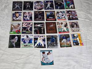Lot of 25 Baseball Cards Featuring Hall of Famers and Stars with Players Like Sammy Sosa, Cal Ripken Jr., Chipper Jones, and Barry Bonds