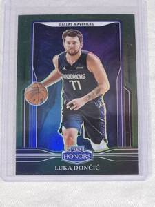 Luka Don�i� 2021-22 Panini Chronicles Honors Green Refractor Prizm #686 - Dallas Mavericks Basketball Card