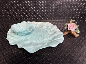 Turquoise Shell-Shaped Ceramic Plate with Nested Flower Dish on Wood Base