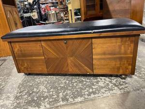 Lane Blanket Chest with Vinyl Top - Altavista, Virginia