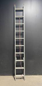 Werner Saf-T-Master Type III Aluminum Extension Ladder - Model D1120-2 (20 ft Total Length)
